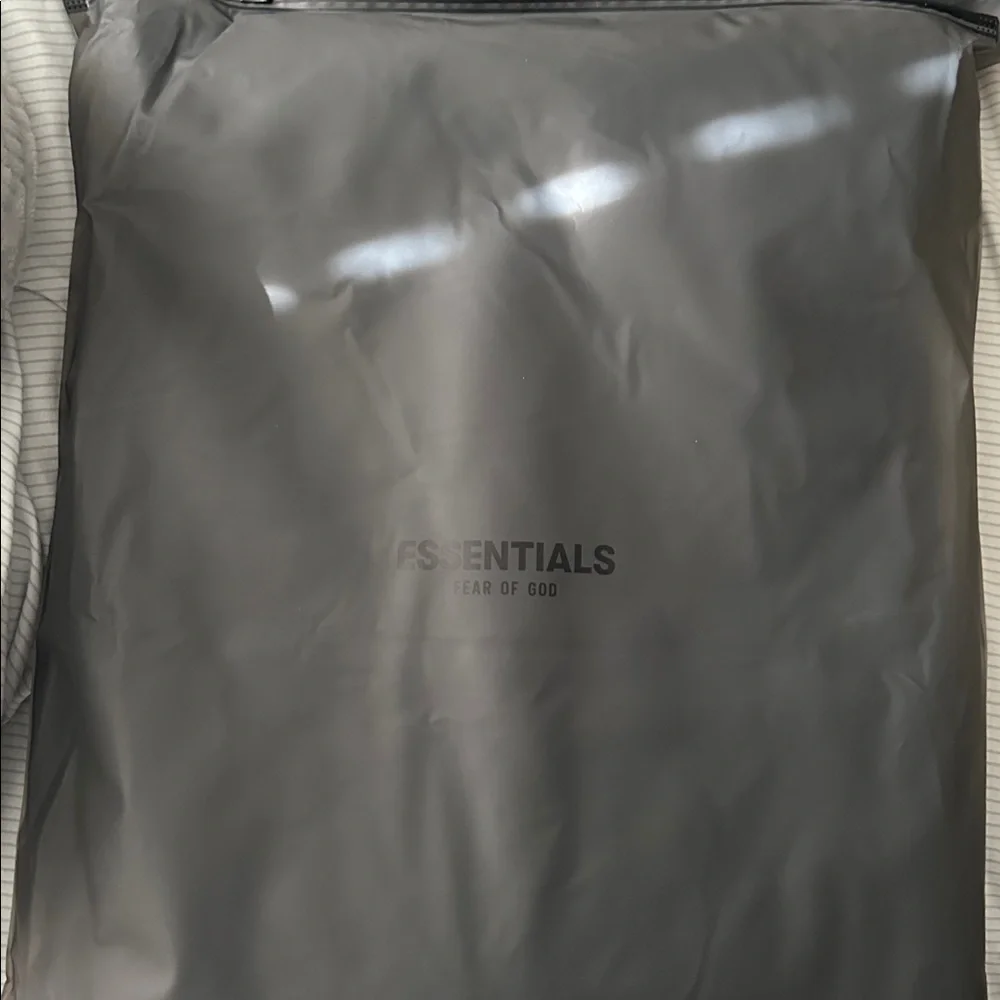 Fear of God Essentials Stretch Limo Hoodie – Black – Size XXL – NWT - Picture 3 of 4